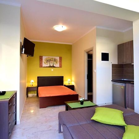 Elia Beach Modern Suites 弗洛伊塔 外观 照片