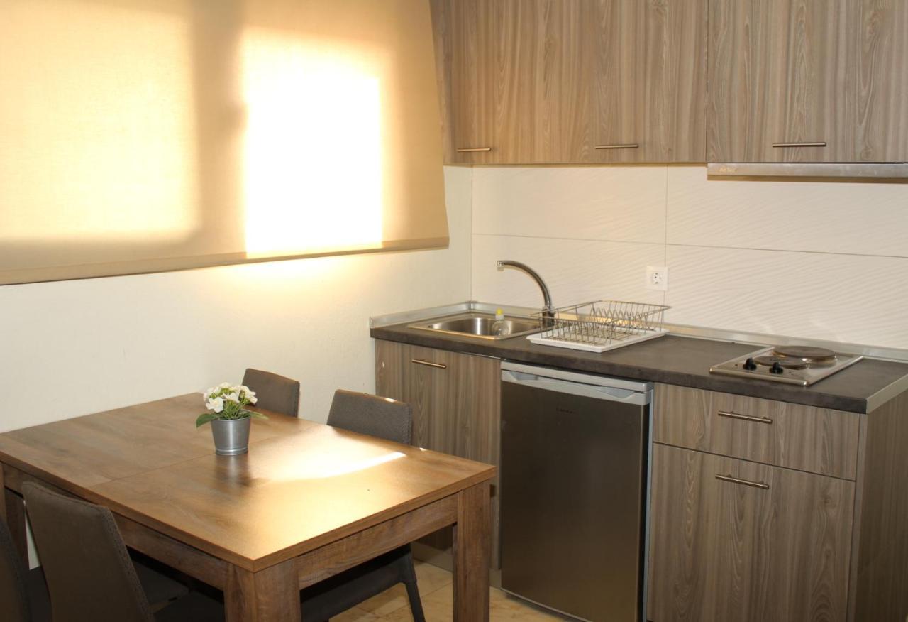 Elia Beach Modern Suites 弗洛伊塔 外观 照片