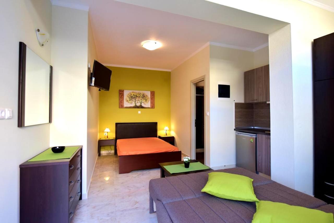 Elia Beach Modern Suites 弗洛伊塔 外观 照片