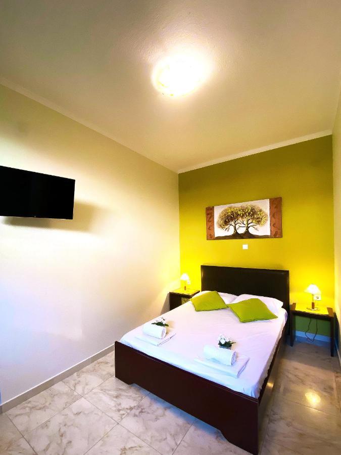 Elia Beach Modern Suites 弗洛伊塔 外观 照片