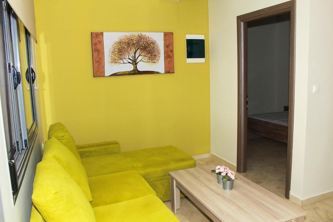 Elia Beach Modern Suites 弗洛伊塔 外观 照片