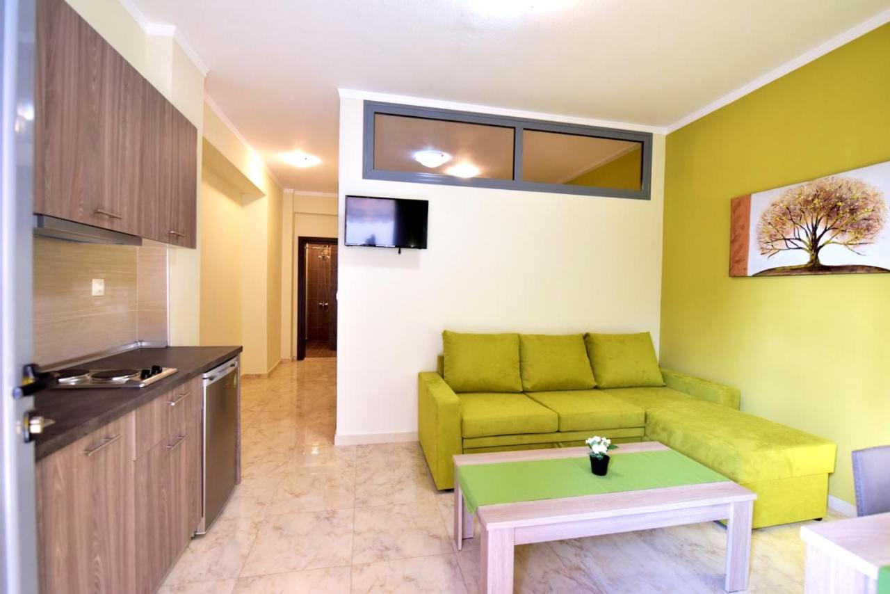 Elia Beach Modern Suites 弗洛伊塔 外观 照片